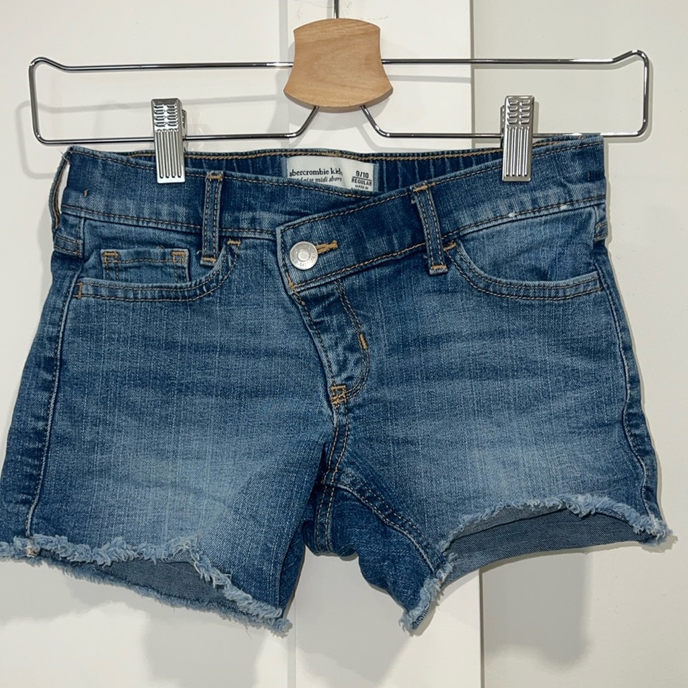 Abercrombie Mid Rise Midi Shorts